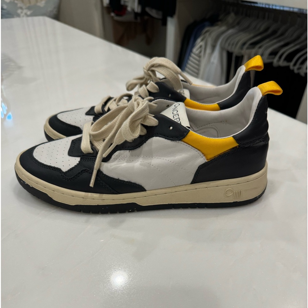 Oncept Sneakers. Size 38 Dark Navy and white.